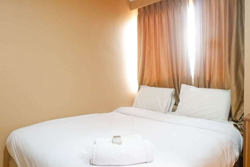 Сурабая: Vibrant And Spacious 2Br + 1 Apartment At Taman Beverly