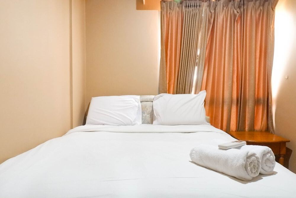Сурабая: Vibrant And Spacious 2Br + 1 Apartment At Taman Beverly