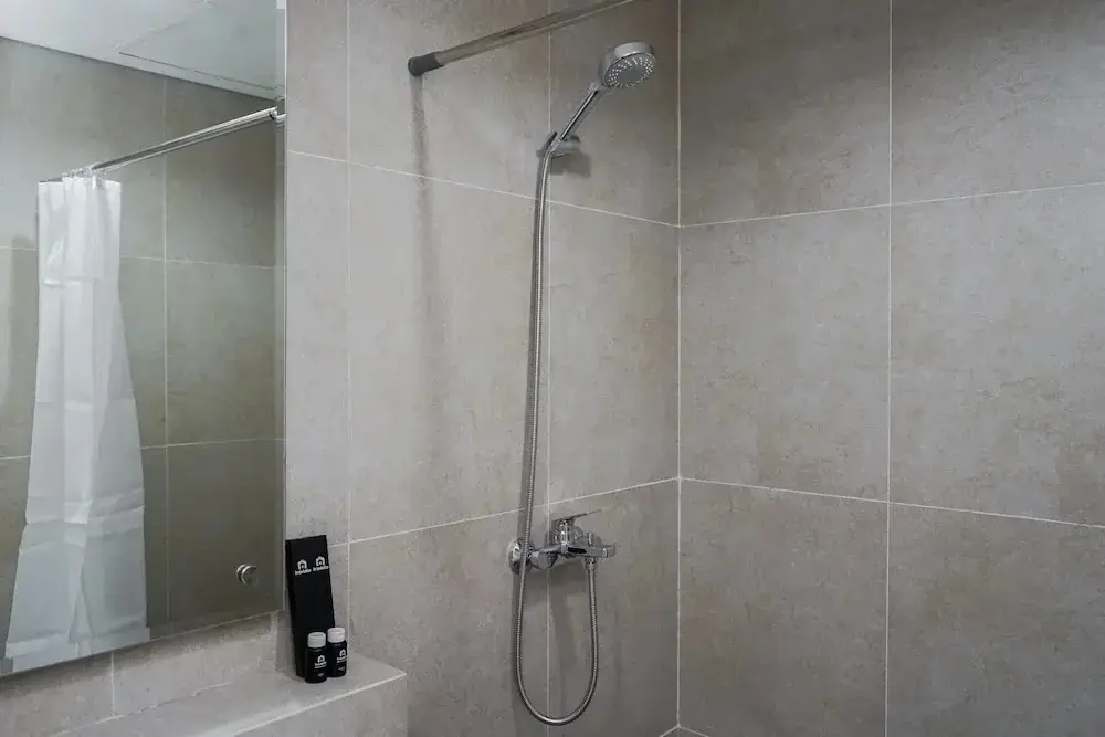 Южный Тангеранг: Cozy 1BR at The Ayoma Apartment