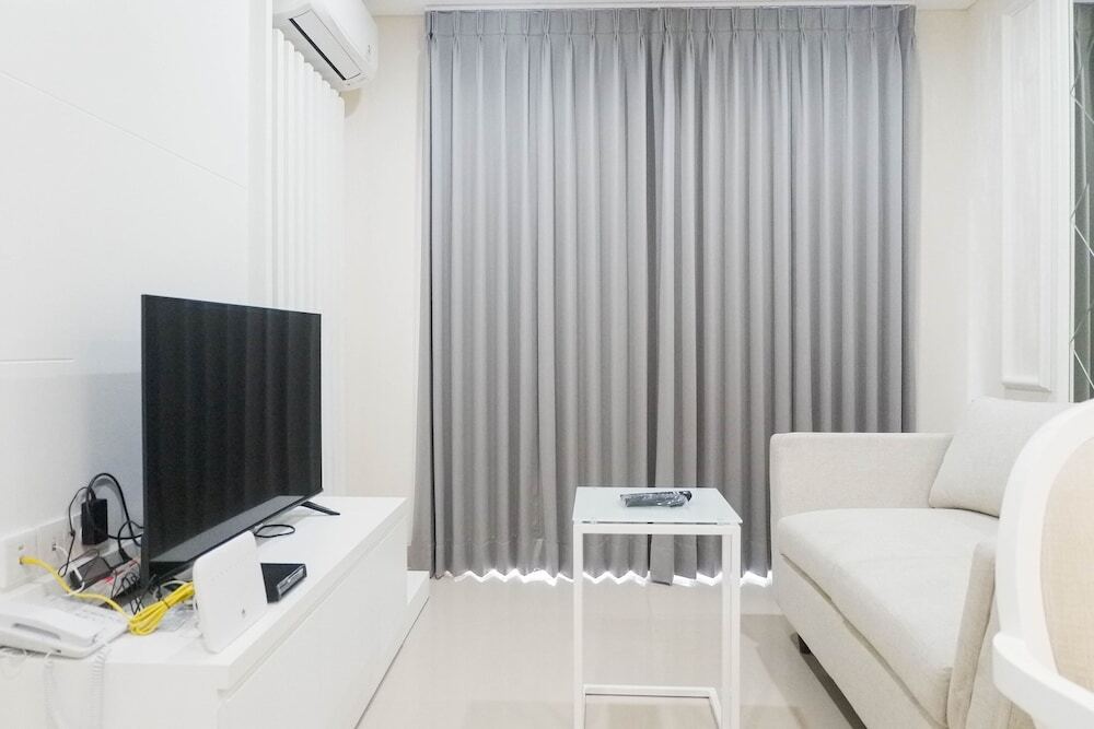 Сурабая: Spacious 1BR Apartment at Praxis