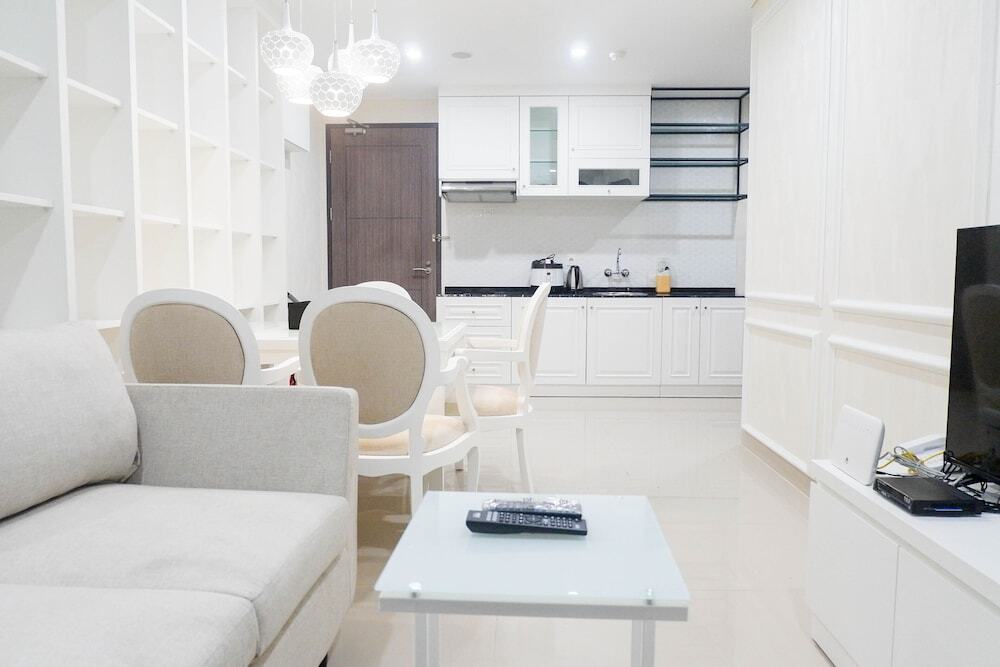 Сурабая: Spacious 1BR Apartment at Praxis