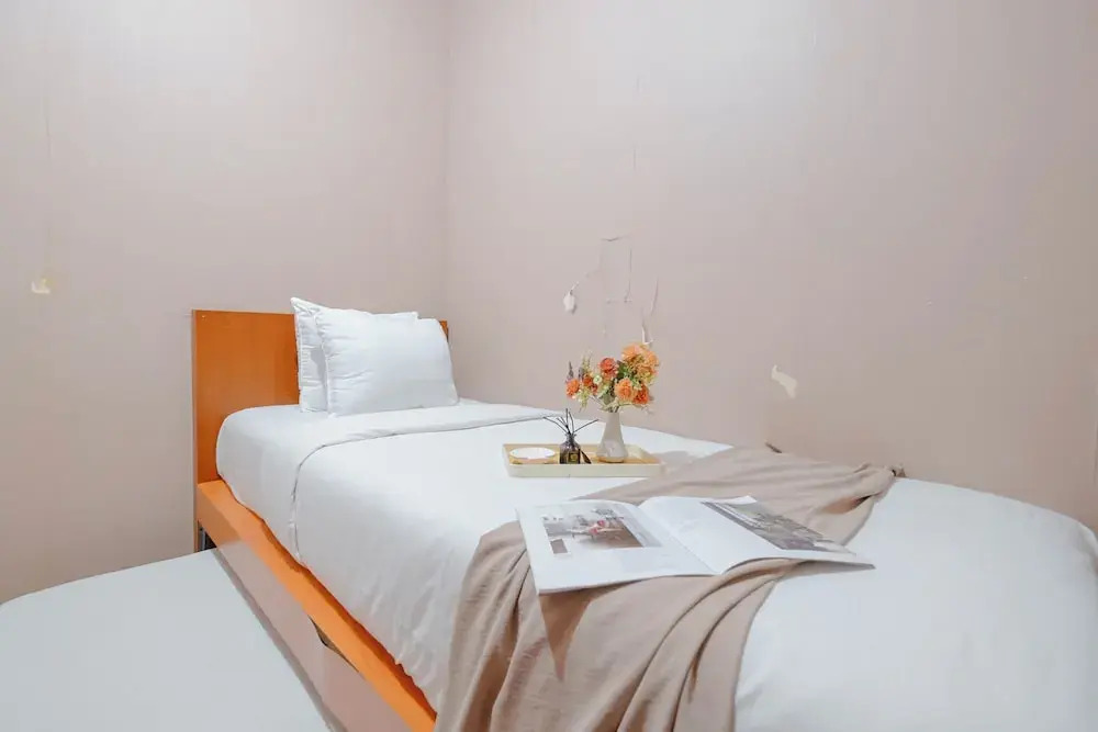 Бекаси: Modern 2BR Apartment for 4 Pax at Springlake Summarecon