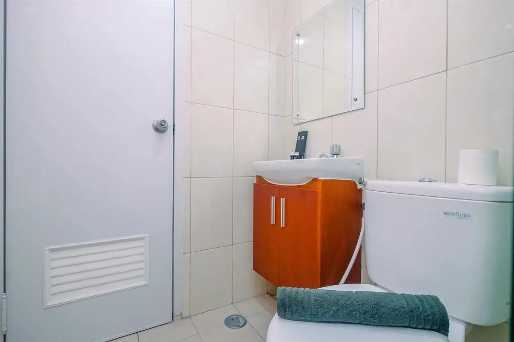 Бекаси: Modern 2BR Apartment for 4 Pax at Springlake Summarecon