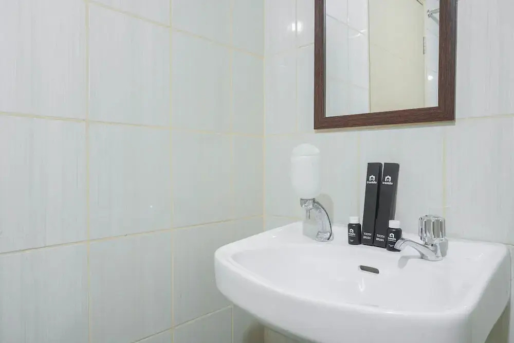Джакарта: Cozy Studio at Amethyst Apartment