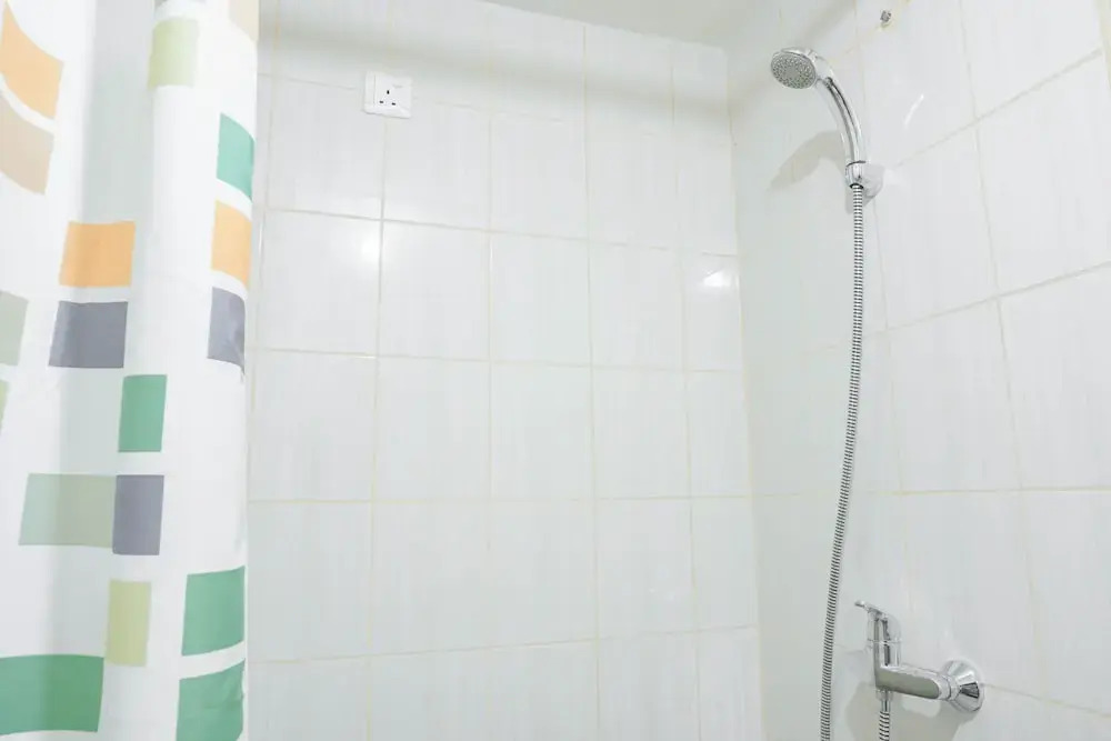 Джакарта: Cozy Studio at Amethyst Apartment