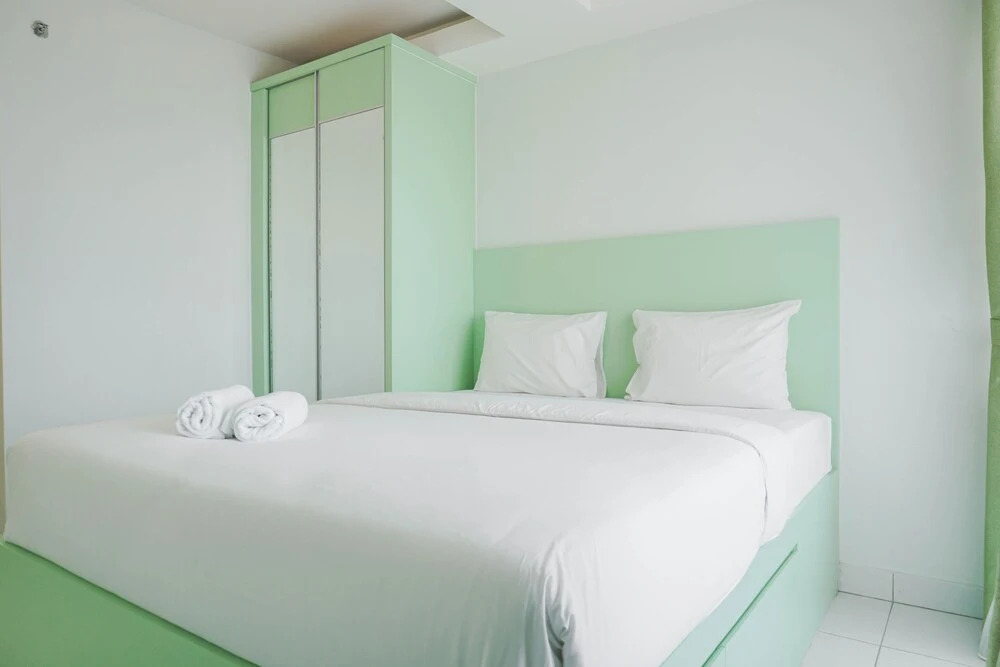 Джакарта: Cozy Studio at Amethyst Apartment