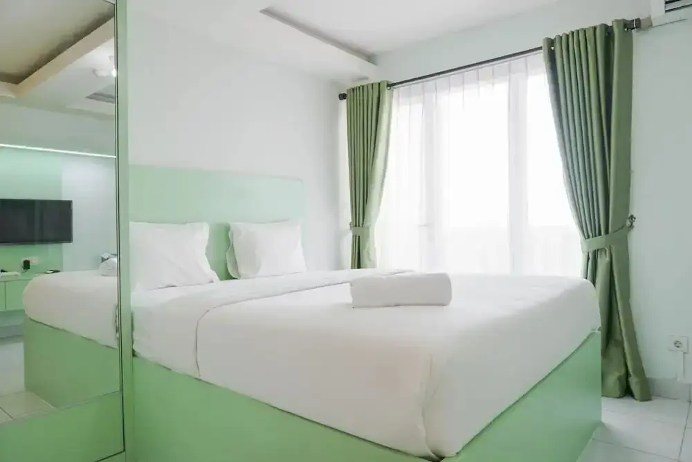 Джакарта: Cozy Studio at Amethyst Apartment