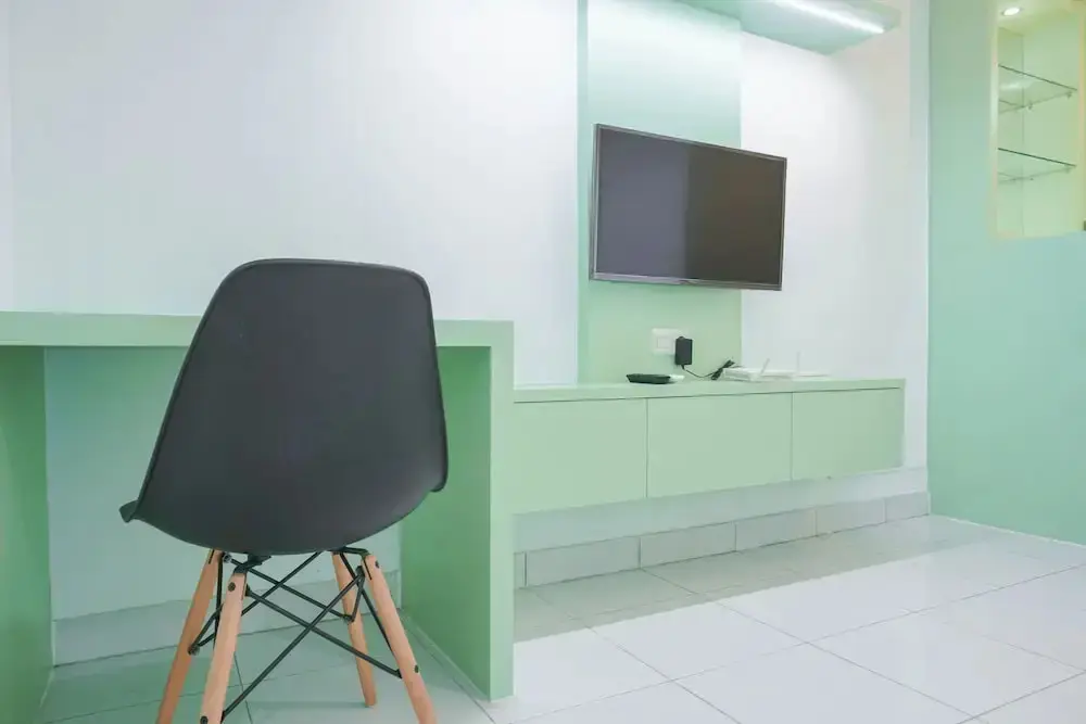 Джакарта: Cozy Studio at Amethyst Apartment
