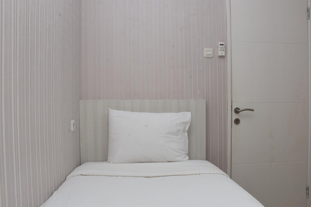 Джакарта: Homey and Comfy 3BR at Bassura City Apartment