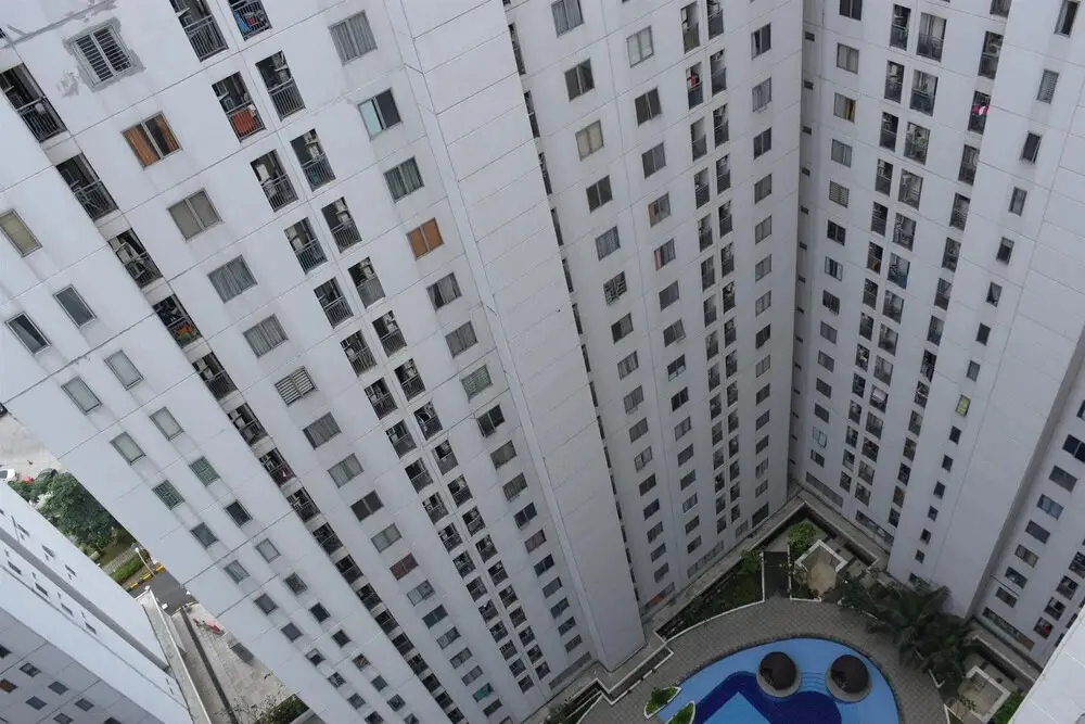 Джакарта: Homey and Comfy 3BR at Bassura City Apartment