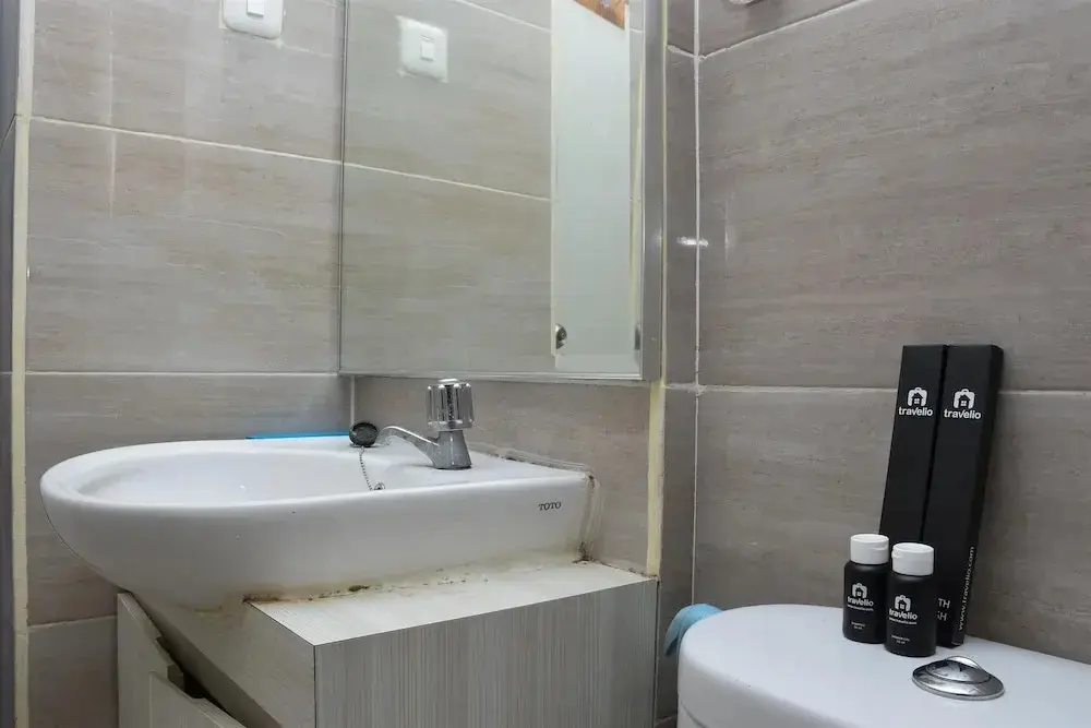 Джакарта: Homey and Comfy 3BR at Bassura City Apartment