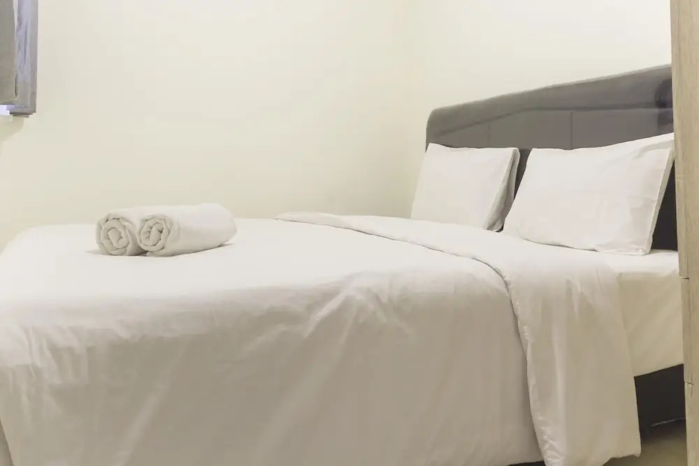 Сибату: Homey and Cozy Stay 2BR at Meikarta Apartment