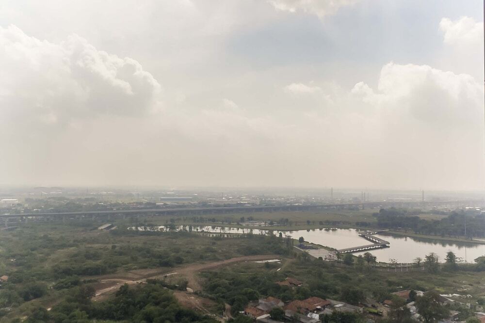 Сибату: Homey and Cozy Stay 2BR at Meikarta Apartment