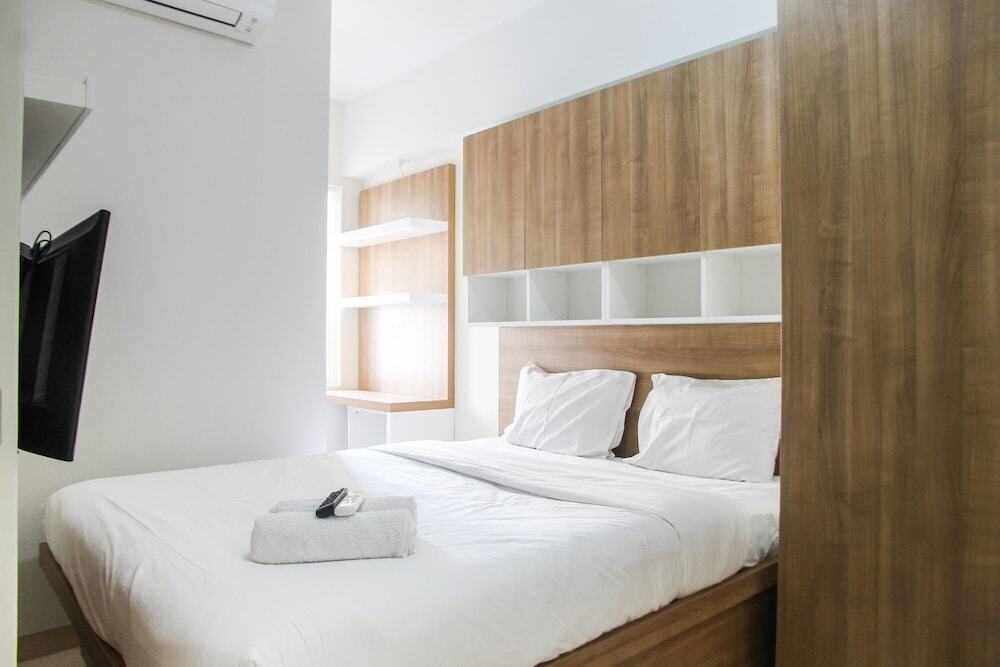 Бекаси: 2BR with Sofa Bed at Springlake Summarecon Apartment