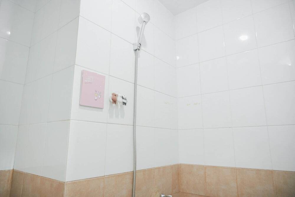 Джакарта: Comfy Studio Apartment for 1 Pax at Green Pramuka City
