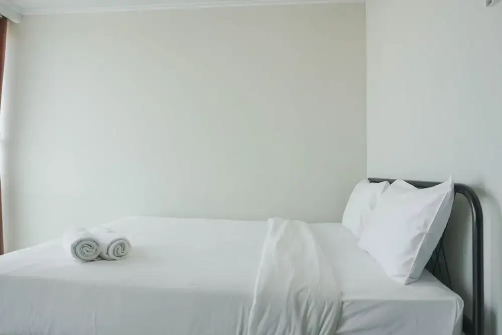 Джакарта: Minimalist and Comfort Studio at Green Sedayu Apartment
