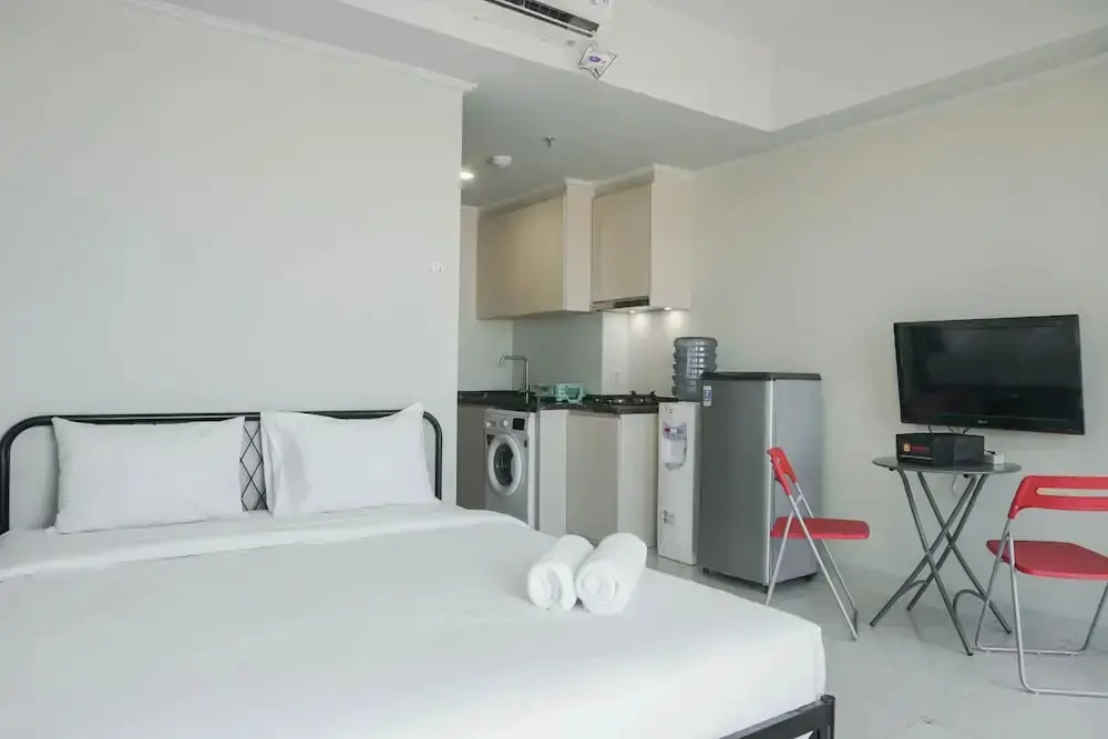 Джакарта: Minimalist and Comfort Studio at Green Sedayu Apartment