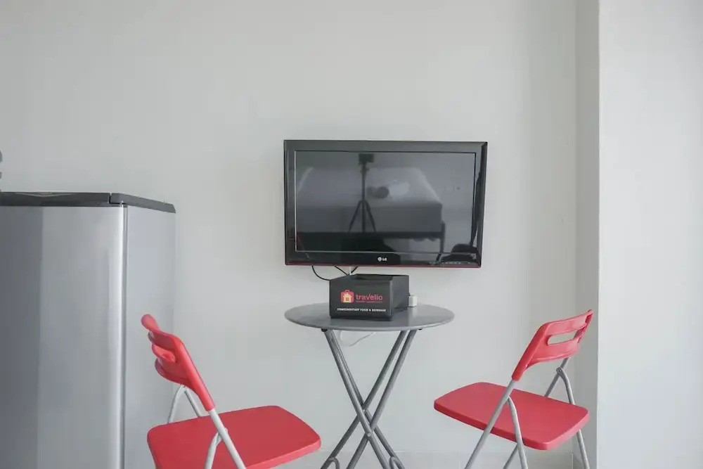 Джакарта: Minimalist and Comfort Studio at Green Sedayu Apartment