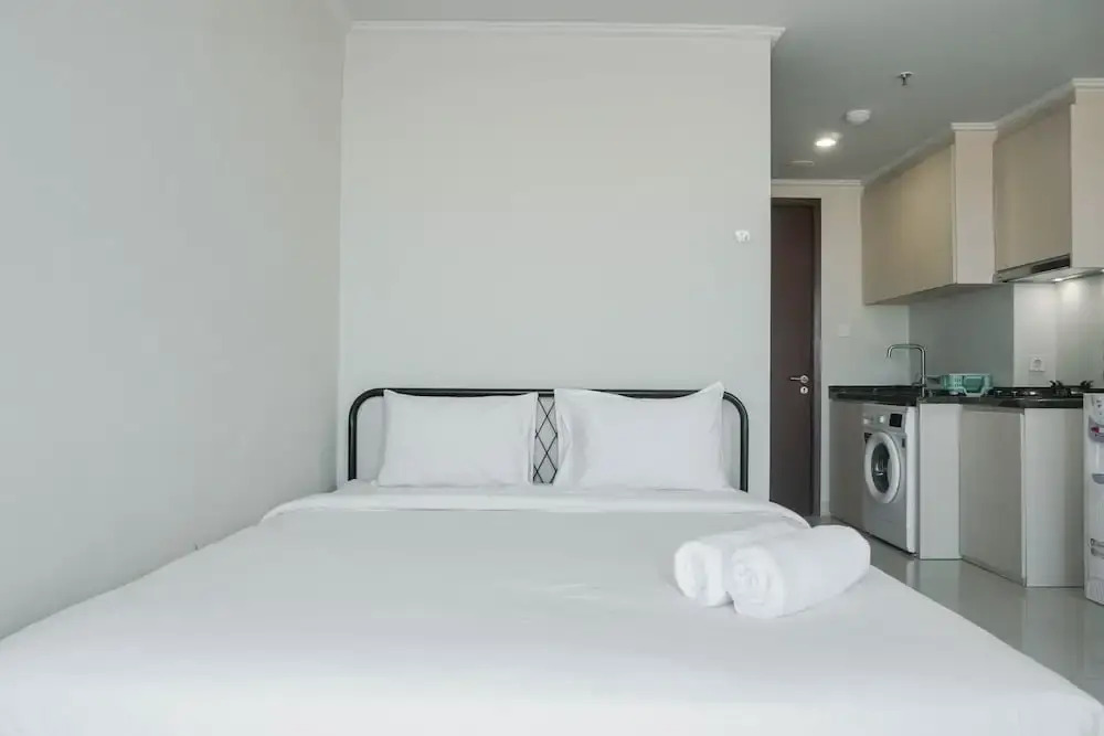 Джакарта: Minimalist and Comfort Studio at Green Sedayu Apartment