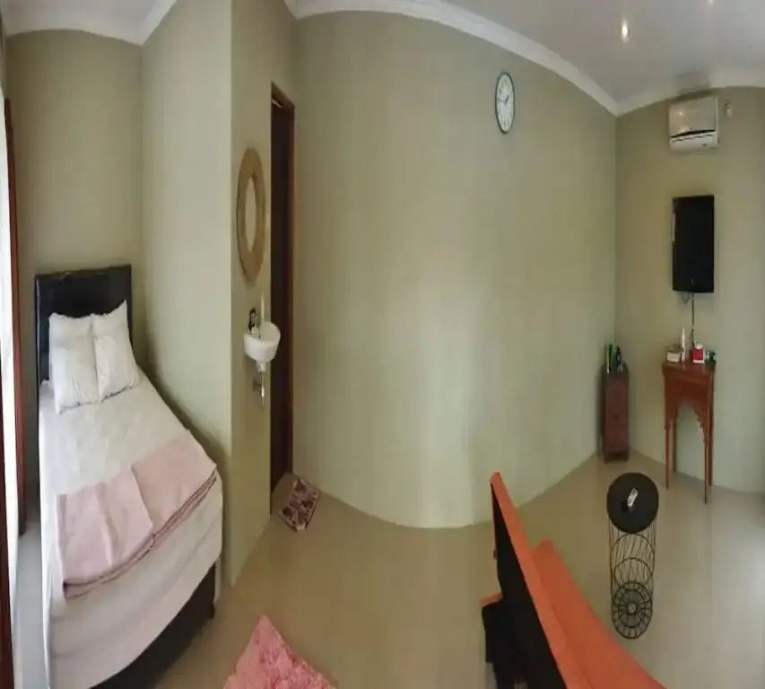 Слеман: Adine Guest House