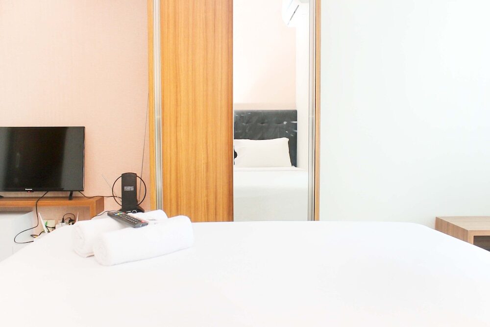 Бекаси: Comfort Living Studio Room At Grand Kamala Lagoon Apartment