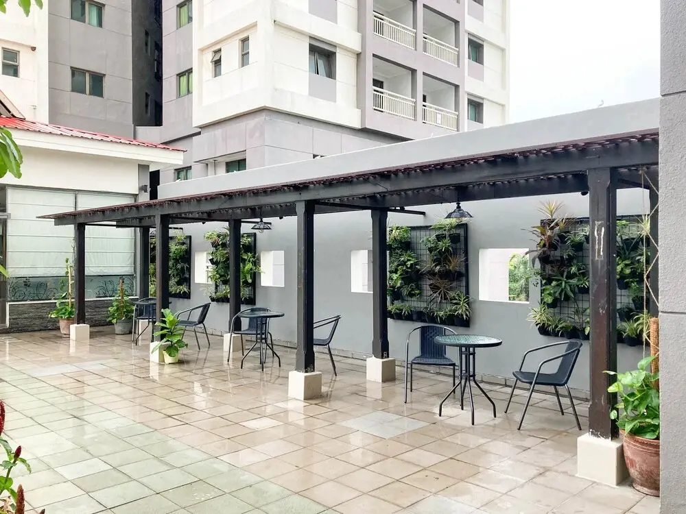 Сурабая: Comfortable And Spacious 2Br Apartment At Kondominium Puncak Marina