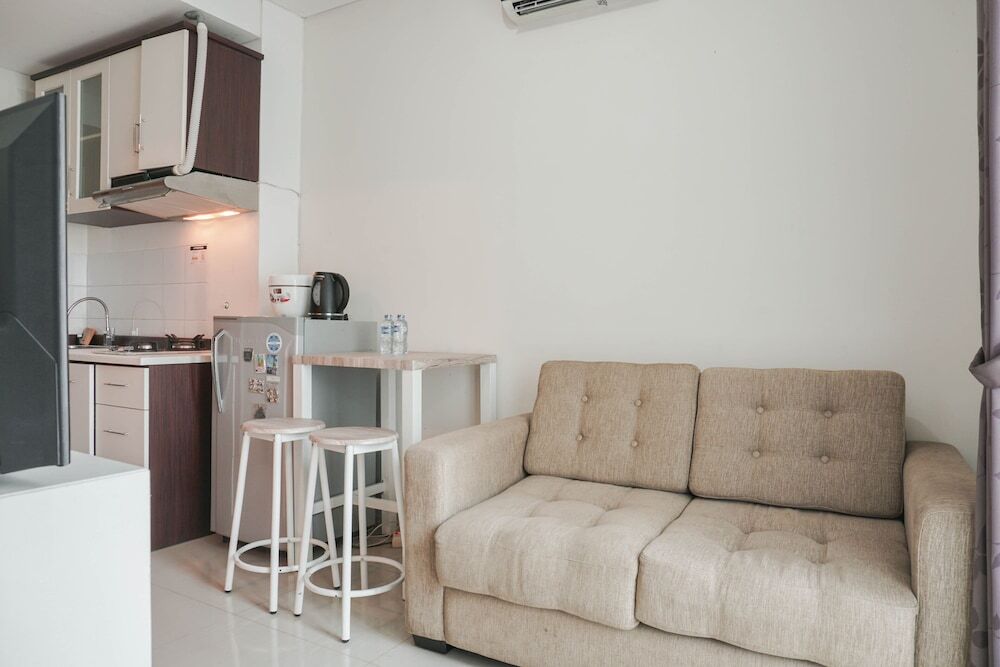 Джакарта: Comfort 1Br Apartment With Study Room At Woodland Park Residence