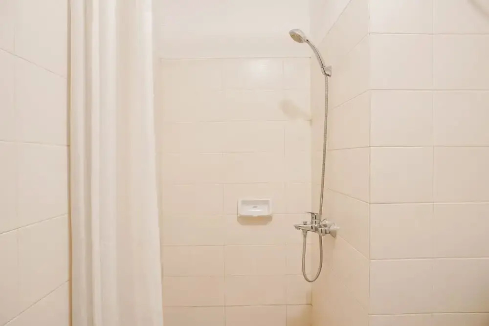 Джакарта: Comfort 1Br Apartment With Study Room At Woodland Park Residence