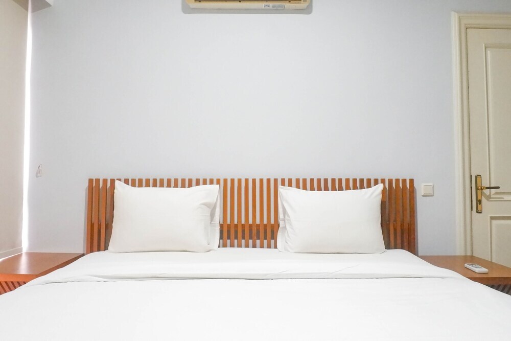 Сурабая: Comfortable And Serene 2Br Apartment With Maid Room At Taman Beverly