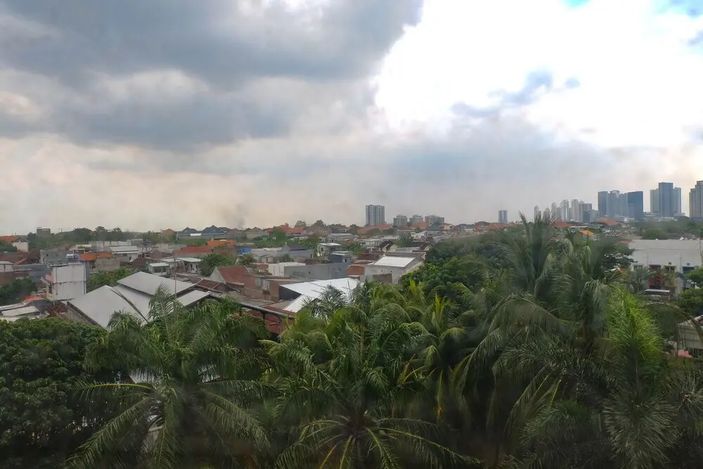 Сурабая: Comfortable And Serene 2Br Apartment With Maid Room At Taman Beverly