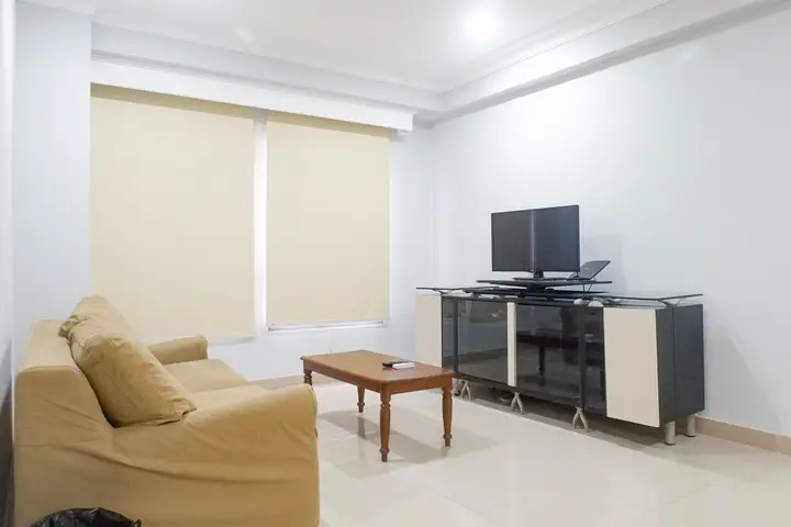 Сурабая: Comfortable And Serene 2Br Apartment With Maid Room At Taman Beverly