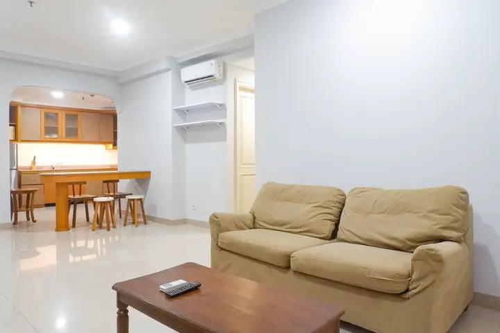 Сурабая: Comfortable And Serene 2Br Apartment With Maid Room At Taman Beverly