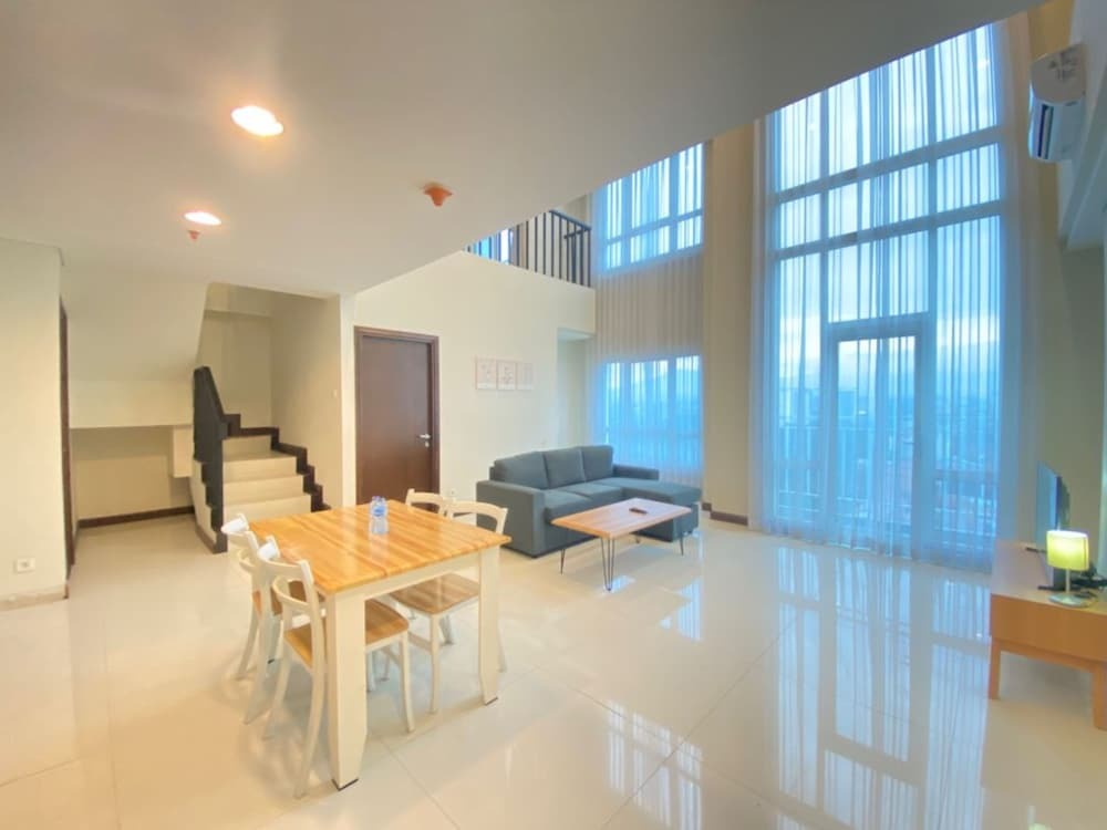 Бандунг: Fabulous 2Br Loft Apartment With Private Bathub At El Royale
