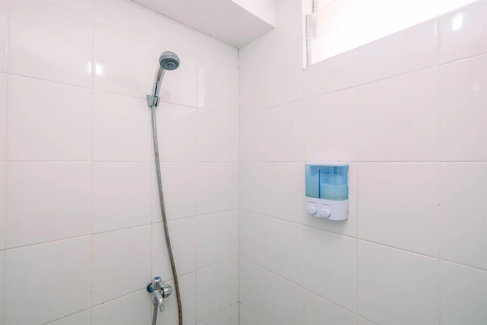 Джакарта: Comfort Living 1Br At Bassura City Apartment