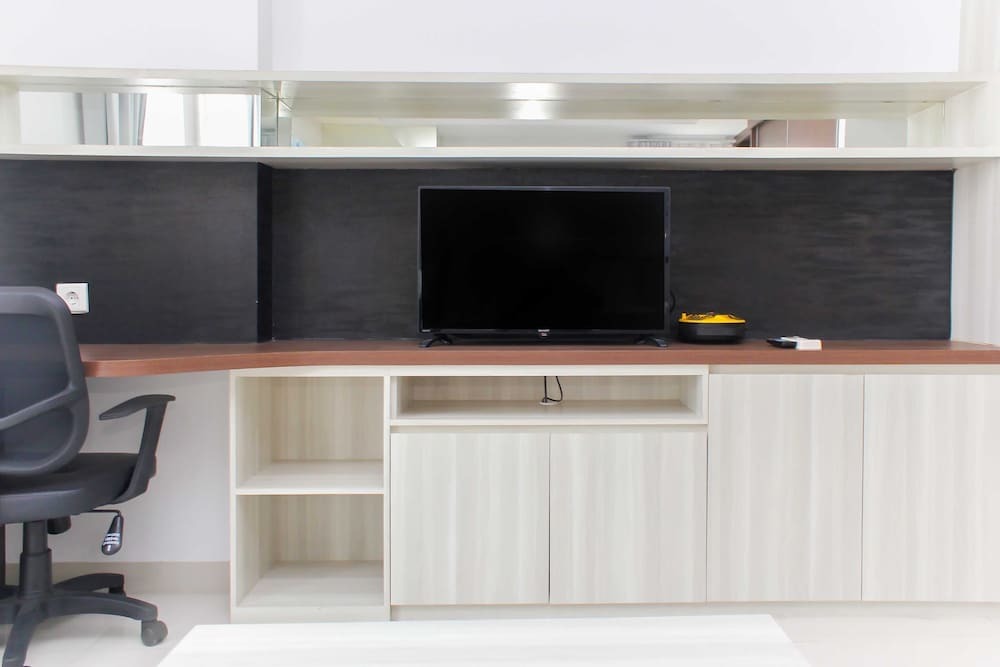 Чикаранг: Nice And Comfort Studio Room At Azalea Suites Apartment