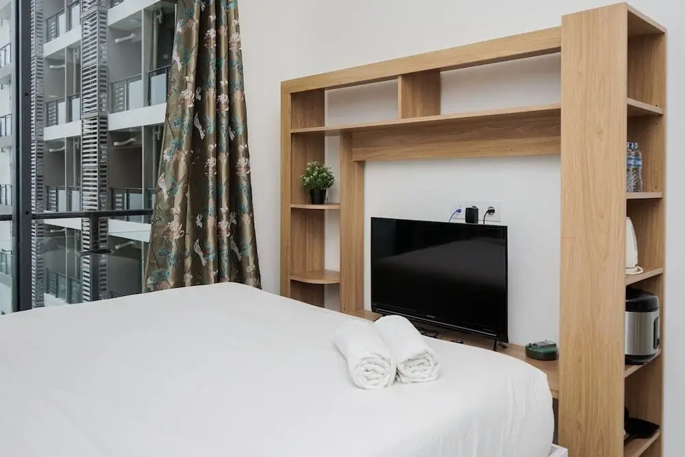 Legok: Elegant And Comfortable Studio Sky House Bsd Apartment