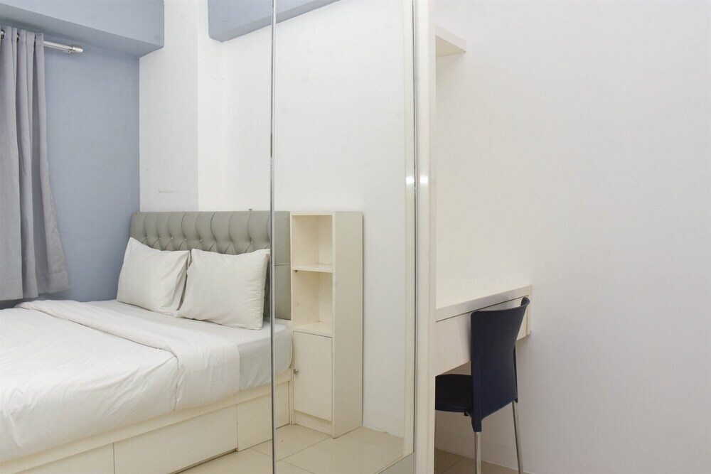 Джакарта: Comfort Living 2Br At Bassura City Apartment