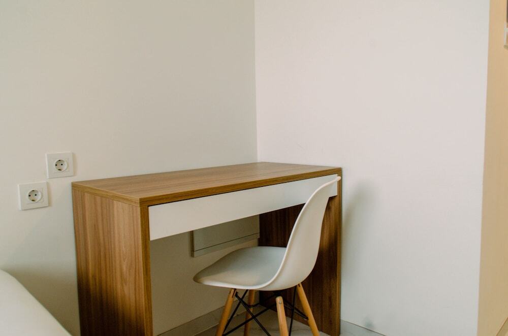 Legok: Fully Furnished With Cozy Design Studio Sky House Bsd Apartment