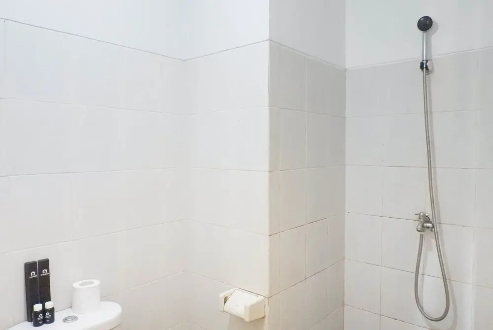 Сурабая: Cozy Living Studio Apartment At Puri Mas