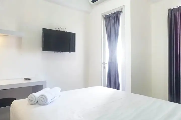 Сурабая: Cozy Living Studio Apartment At Puri Mas