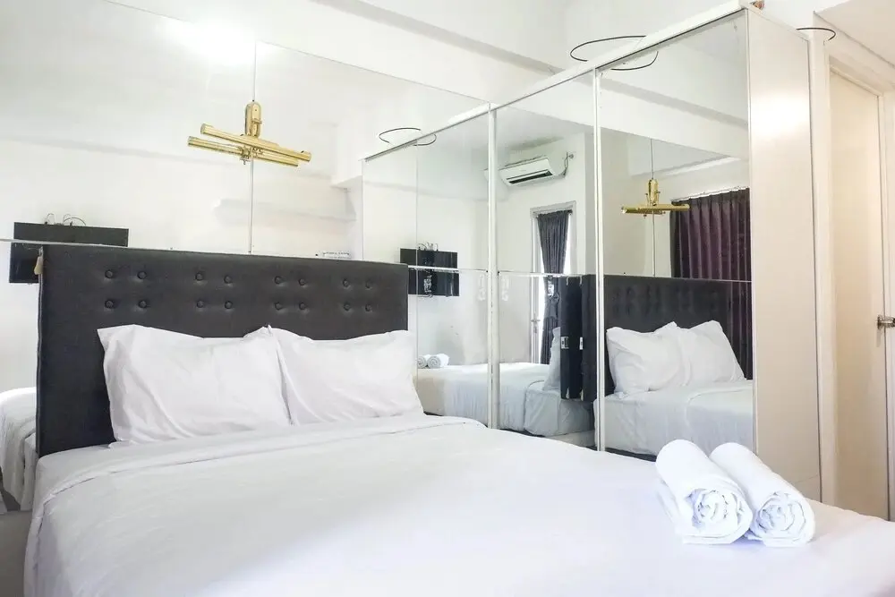 Сурабая: Cozy Living Studio Apartment At Puri Mas