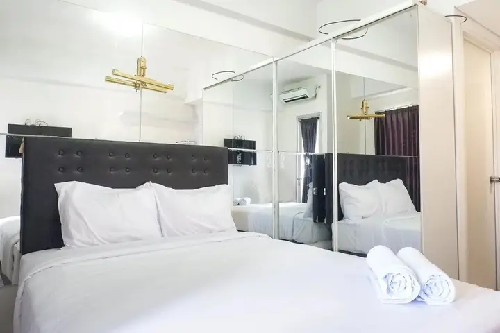 Сурабая: Cozy Living Studio Apartment At Puri Mas