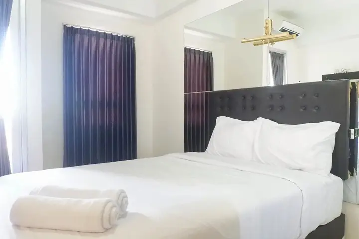 Сурабая: Cozy Living Studio Apartment At Puri Mas
