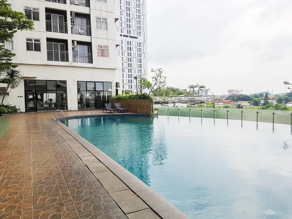 Южный Тангеранг: Simply Monochrome And Minimalist Studio At Serpong Greenview Apartment