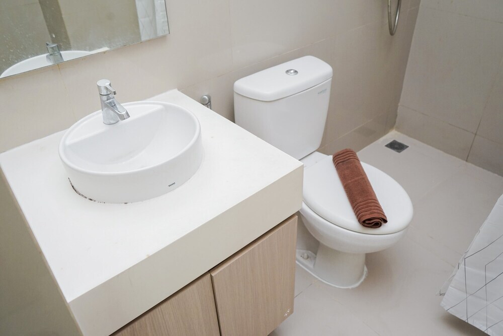 Южный Тангеранг: Homey And Cozy Stay 1Br At Tree Park City Bsd Apartment
