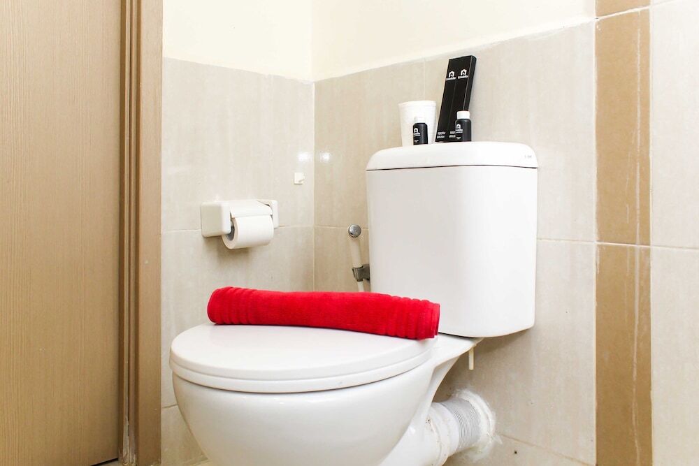 Сибату: Comfort And Spacious 2Br At Meikarta Apartment