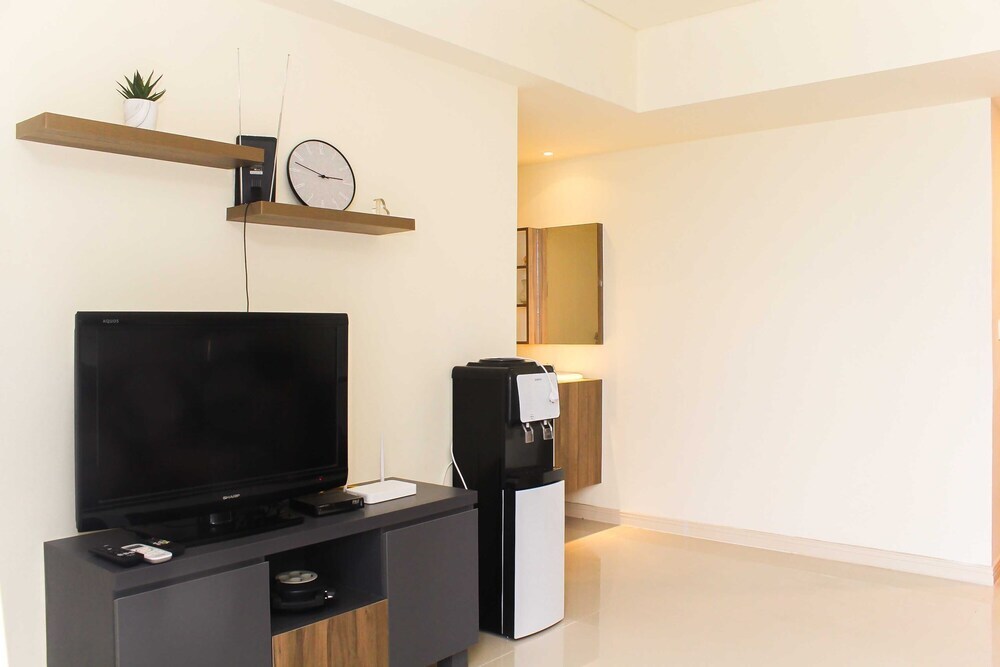 Сибату: Nice And Comfort 2Br Apartment At Meikarta