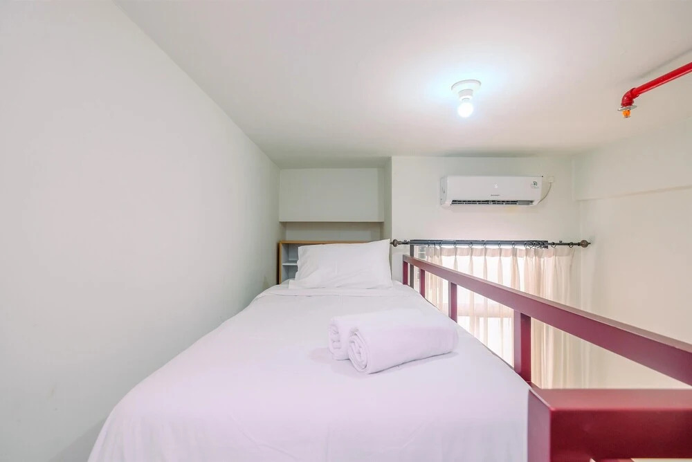 Депок: Comfortable Studio Room At Dave Apartment