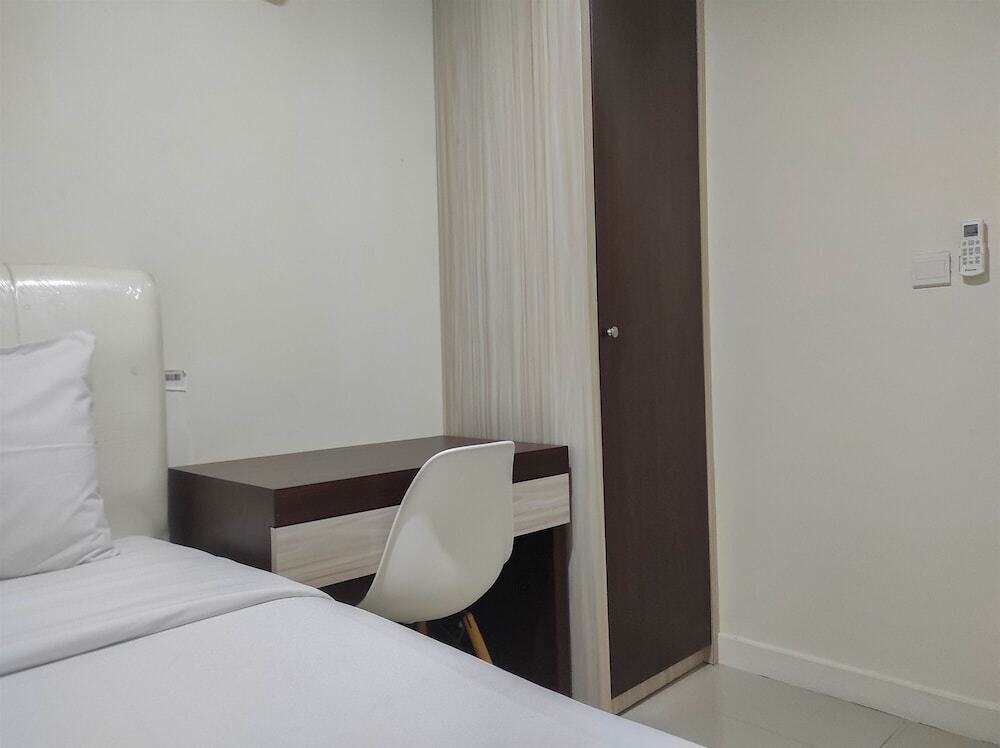 Макассар: Chic And Cozy 2Br At Vida View Apartment