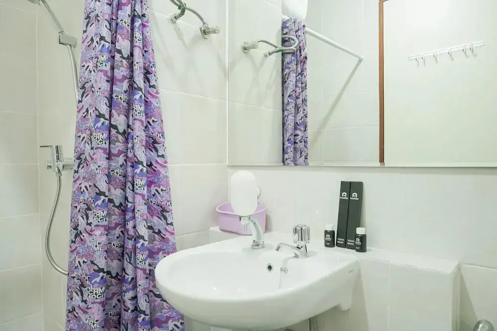 Джакарта: Comfort And Elegant 1Br Green Bay Condominium Apartment